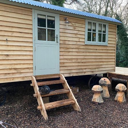 Chez Maurice Luxury Shepherds Hut With Bath And Hot Tub Kelling Zewnętrze zdjęcie