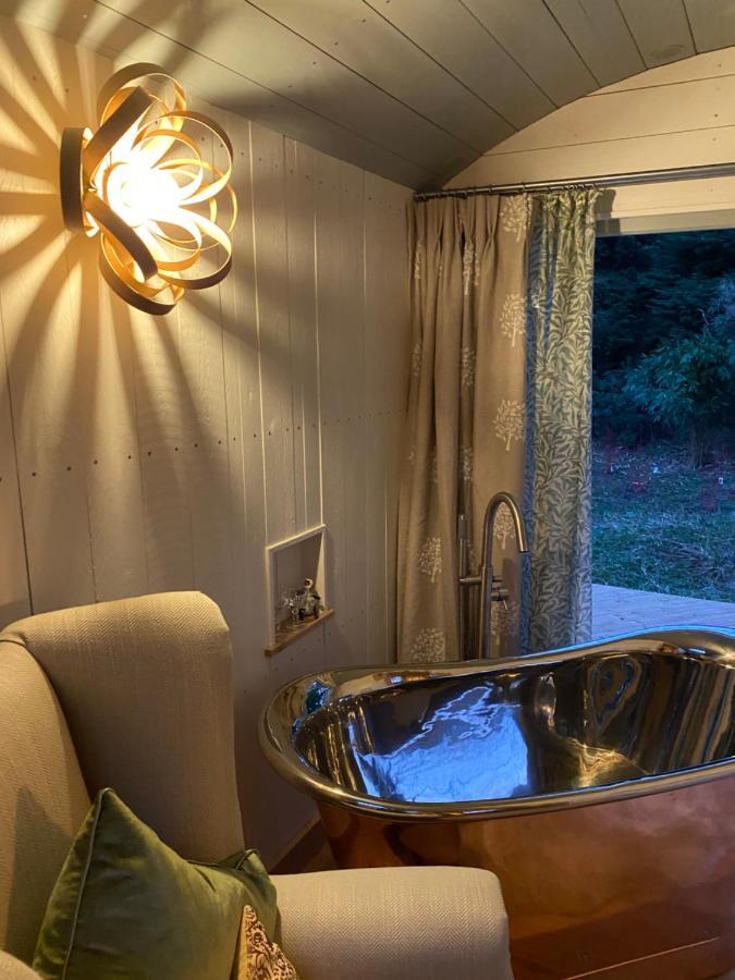 Chez Maurice Luxury Shepherds Hut With Bath And Hot Tub Kelling Zewnętrze zdjęcie